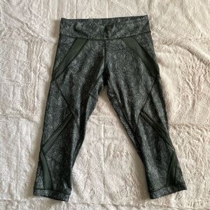 Lululemon Cool To Street Crop
Jazzy White Gator Green